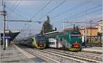In Gallarate treffen sich zwei Ale 711 in alter und neuer Trenord Farbgebung.