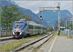 Der FS Trenitalia Aln 501/502 056 MD  Minuetto  verlässt den Bahnhof von Pont S.Martin. Der Dieseltriebwagen ist als Regionalzug auf der Fahrt von Ivrea nach Aosta.

17. Sept. 2023