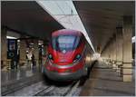 Zwei Trenitalia ETR 400 (Frecciarossa 1000) warten in Firenze SMN auf die Abfahrt.