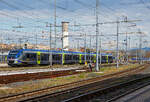 Der f�nfteilige Trenitalia „JAZZ“ ETR.425.076 erreicht am 13.07.2022 den Bahnhof Roma Termini.