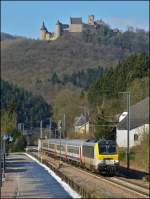 W�hrend in Michelau die Schneereste in der Sonne dahinschmelzen, braust die 3004 mit dem IR 115 Liers - Luxembourg am Haken ohne Halt daran vorbei.