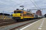 Froschblick auf ab J�nner 2026 ex-RRF 4401 (heute in Besitz nvon Rail Experts) vor der RADVE Kurzzug in Amersfoort am 1 Augustus 2026.