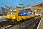 Blauer Stunde in Tilburg mit 186 015 am Abend von 4 November 2017.