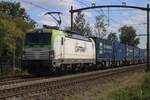 RFO mietet 193 784 von CapTrain an und setzt der Lok ein für dier Katy-Containerzug den hier am 21 Augustus 2025 Hulten passiert und vom offenbarer Weg fotografiert wird.