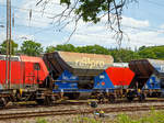 2-achsiger offener Sch�ttgutwagen mit dosierbarer Schwerkraftentladung (Schotterwagen) 23 84 NL-RP 6437 638-9 der Gattung Fccpps der voestalpine Railpro B.V (NL) abgestellt am 12.05.2018 in Kreuztal  