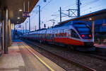 Zwei gekuppelte �BB-Elektrotriebz�ge vom Typ Bombardier TALENT (Talbots leichter Nahverkehrs-Triebwagen) fahren am 13 Januar 2025 als S3 der S-Bahn Salzburg nach Golling-Abtenau in den Bahnhof