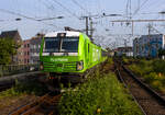 Die an die FlixTrain GmbH (München) vermietete SIEMENS Vectron AC 193 437 (91 80 6193 437-1 D-ELOC) der ELL - European Locomotive Leasing (Wien) fährt am 18 Juni 2025 mit dem FlixTrain FLX
