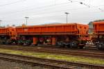 Vierachsiger offener Drehgestell-Kippwagen mit beidseitiger pneumatischer Kippeinrichtung, der Gattung Eamos, Betriebsnummer 31 81 5940 029-4 A-RTS, der RTS Rail Transport Service GmbH abgestellt am