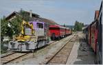 W�hrend unser Dampfzug Triengen verlie� konnte ich den ST Tm 232 (UIC 98 85 5232 596-7 CH-ST) aus einem sonst nicht m�glichen Winkel fotografieren.