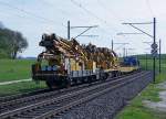 SBB: Re 4/4 II mit nicht allt�glicher G�terlast.