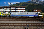Vierachsiger BLS Hilfswagen (für den Einsatz am Lötschberg-Basistunnel) Xas 99 85 9277 502 – 2 CH-BLSN der BLS Netz AG am 08.09.2021 beim Bahnhof Frutigen (aufgenommen aus einem Zug