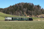 HABERSACK UNTERWEGS IM EMMENTAL
NAPF RUNDFAHRT vom 16. Februar 2019.
Dampfbahn Bern/DBB
Verein Historische Eisenbahn Emmental/VHE
Eb 3/5 5810 + Bi 527 + Bi 528 + K2 34159 bei Gondiswil.
Foto: Walter Ruetsch