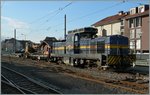 Die MOB Gm 4/4 2004 mit einem Bauzug in Blonay.