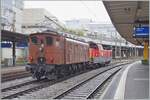 Die SBB Historic Ae 3/6 III 10264 schiebt in Lausanne ein mächtiges ETCS Gerät in Form einer Aem 940 vor sich her.