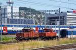Zürich den 07.06.2015 beim Hauptbahnhof (aufgenommen aus einem fahrenden TGV):  Die SBB Ee 3/3 – 16430 (links) wird gerade vor der SBB Ee 3/3 – 16388 abgestellt.