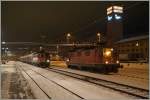 Zwei SBB Re 4/4 II warten in Sion auf neuen Aufgaben.