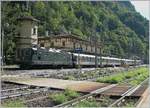 Die SBB Re 4/4 II 11161 kam mit ihrem IR 3217 nach Iselle di Trasquera, wo die Fahrt endet und der Zug als IR 3218 nach Brig zurückfahren wird, während die Reisenden mit Busen von und nach