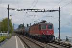 Die SBB Re 6/6 11640 mit einem Öl-Zug bei St-Saphorin.