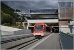 In Fiesch wurde der Bahnhof einige Hundert Meter weiter nach Osten versetzt und befindet sich nun direkt bei der der Luftseilbahn, was das Umsteigen sehr erleichtert.