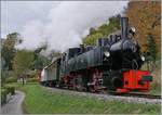 Die Blonay Chamby Bahn G 2x2/2 105 auf der Fahrt nach Chaulin kurz nach der Abfahrt in Blonay.