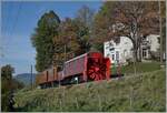 Ein seltenes Ereignis - nicht nur weil die Blonay-Chamby Bahn nur von Mai bis Oktober fährt:   die Bernina Bahn Ge 4/4 81 ist mit der Xrotd 1052 bei Chaulin als Fotozug unterwegs.