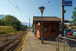 Das Bahnhofgebäude und Ticketschalter der Museumsbahn Blonay–Chamby im Bahnhof Blonay (hier am 27.05.2023).