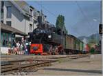 Festival Suisse de la vapeur / Schweizer Dampffestival 2023 der Blonay-Chamby Bahn: Die G 2x 2/2 105 dampft am Schluss des Dampfzuges nach Vevey kurz vor der Abfahrt in Blonay.