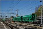 Am anderen Ende des Zugs angekommen schieben die beiden Ge 4/4 21 und 22 den Zug langsam �ber die Umspuranlage, wo die Meterspur-Rollb�cke deponiert werden und die Wagen wieder auf ihren R�dern die