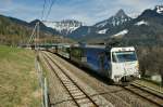 Leider hatte ich den Sonnenstand falsch eingesch�tzt und so konnte ich den Goldenpass-Zug 2225 nur mit der Seite im Schatten ablichten.