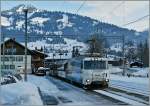 Endlich habe ich die MOB Ge 4/4 8001  Gstaad  einmal mit der hellen Seite vorne fotografieren k�nnen!   Ge 4/4 Serie 8000 erreicht mit dem GoldenPass Pannoramic 3123 von Zweisimmen nach Montreux