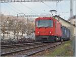 Die MOB (ex MVR) HGem 2/2 2501 begleitet den MOB BDe 4/4 3004 auf seiner wohl letzten Rangierfahrt in Vevey.