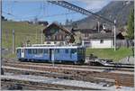 Der MOB BDe 4/4 3002 stellte sich nicht leicht fotografierbar den ganzen Vormittag mit zwei gehoben Stromabnehmern in Zweisimmen in Szene.