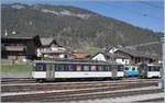 Der MOB Be 4/4 1007 ex asm  Biperlisi  macht sich bereit die mittäglichen Halbstundentaktzüge von Zweisimmen nach der Lenk zu übernehmen.