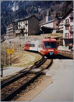 In Finhaut erreicht ein Regionalzug nach Martigny den Bahnhof.