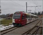 Nachdem alle Sch�ler eingestiegen waren konnte ich ein Bild ohne Beiwerk machen: Der TPF SURF (S�rie Unifi�e Romande pour R�seau Ferr� m�trique) ABe 2/4 + B + Be 2/4 101 verl�sst als S 52 14903