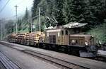 RhB Ge 6/6 I Nr.411 mit Holz-Güterzug in Bergün am 24.06.1993.