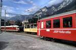 DB VT 08 520 in Chur und RhB-Wagen am 30.08.1999.