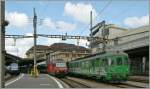 Bunte Bahn am kleinen See: SBB Re 460 005-2 mit IC nach Gen�ve A�roport, SBB Re 460 062-3 mit IR nach Brig und Makies AG BDe 576 049-1 mit einem G�terzug.