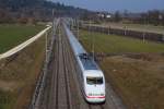 DB in der Schweiz: ICE 2 (BR 402) bei Roggwil (Neubaustrecke Matstetten-Rothrist) auf der Fahrt nach Interlaken am 18.