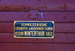SLM Fabrikschild die Selbstfahrende Dampfschneeschleuder R 1052 (ex Berninabahn) BB R 1052, ex RhB R 14, ex RhB Xrot d 9214), der Museumsbahn Blonay-Chamby, hier am 27.05.2023 auf dem Museums-Areal