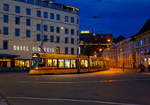 
Abends vor dem Bahnhof Basel SBB, da vergeht die Zeit im Fluge, wenn man auf seinen Zug wartet....
Ein BLT Stadler Tango Be 6/10 am 21.05.2018, als Linie 10 - Rodersdorf Station,  kurz vor der Haltestelle Basel Bahnhof SBB.