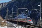 Ein FS Trenitalia ETR 610 erreicht als EC 153 von Luzern nach Milano den Bahnhof Göschenen.