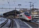 Ein SBB ETR 610 erreicht als EC 32, unterwegs von Milano nach -Genève, den Bahnhof Lausanne.