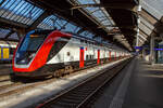 Der SBB RABe 502 201 (94 85 0 502 201-2 CH-SBB) steht am 05 September 2021, als IR 13 nach St. Gallen in Zürich HB zur Abfahrt bereit.

Die SBB RABDe 502 für den InterCity-Verkehr und die SBB RABe 502 für den InterRegio-Verkehr sind doppelstöckige Triebzüge für den Fernverkehr der Schweizerischen Bundesbahnen (SBB) des Herstellers Bombardier Transportation. Von der SBB als FV-Dosto und vom Hersteller Bombardier Twindexx Swiss Express (wobei sich dieser mehr eingeprägt hat) bezeichneten Züge basieren auf der Plattform Bombardier Twindexx. 

Es existieren drei Varianten:
RABDe 502.0, IC-Version, achtteilig, 200 m lang (mit Speisewagen);
RABe 502.2, IR-Version, achtteilig, 200 m lang (ohne Speisewagen) wie hier und RABe 502.4, IR-Version, vierteilig, 100 m lang.
Der große Unterschied zwischen den RABDe 502.0 und den RABe 502.2 liegt darin, dass der RABDe 502.0 einen Speisewagen führt und auch 80 Sitzplätze weniger hat.