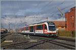 Der IR von Interlaken Ost nach Luzern bestehend aus dem Zentralbahn  Adler  150 101-1 und dem  Fink  160 002-8 erreicht Meiringen, wo für die Weiterfahrt Richtung Brünig die Fahrtrichtung