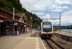 Der Stadler „FINK“ zb ABeh 160 002-8 der Zentralbahn (FINK = Flinke innovative Niederflur-Komposition) als Regionalzug nach Meiringen verl�sst am 09.09.2021 den zb Bahnhof Brienz und f�hrt