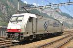 Am 5 Juni 2016 lauft Crossrail/Ewals 185 581 um in Erstfeld.