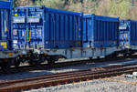 4-achsiger Drehgestell-Containertragwagen der Gattung Sgmnss, 33 85 4578 297-5 CH-HUPAC, der HUPAC AG, beladen mit 2 St�ck 30 Fu� Spezialcontainer, am 24.03.2021 im Zugverband bei der Durchfahrt in