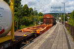 Leerer vierachsiger Containertragwagen 48‘ («5L» Tragwagen) 33 85 4505 208-0 CH-WASCO der Gattung Sgmmns 54‘, für den Transport von intermodalen Ladeeinheiten und des