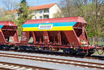 Offener 4-achsiger Drehgestell-Sch�ttgutwagen mit dosierbarer Schwerkraftentladung und vier Rads�tzen, 83 85 6989 816-9 CH-WKAG, Gattung Faccs, der Weiacher Kies AG, CH-8187 Weiach, (Wagen 20),